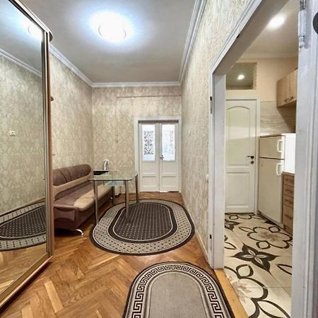 Центр, Біля Медичного Університету, Вулиця Личаківська Lviv Ngoại thất bức ảnh